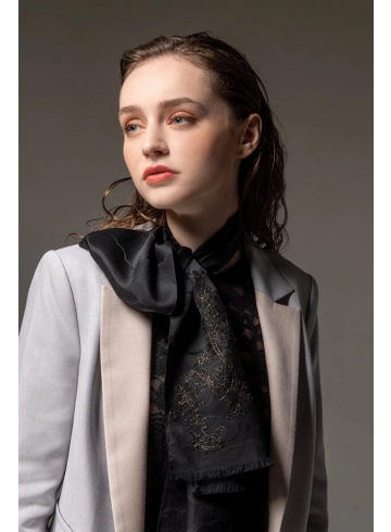 夜色綴金花絲巾