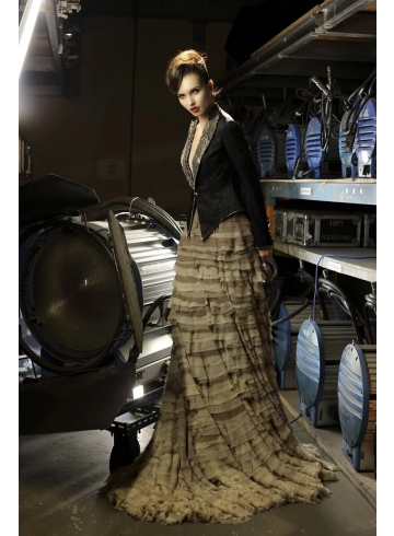 重工珠繡真皮燕尾外套 / 多層次雪紡紗長裙