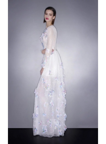 透膚蕾絲花飾雪白禮服