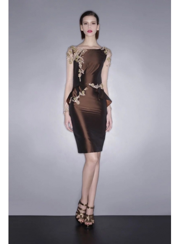 胡桃色立體蕾絲洋裝