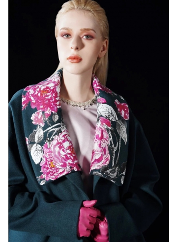 墨綠毛料及地長大衣