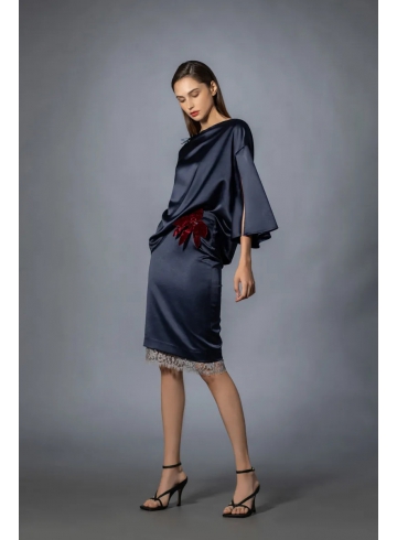 平口披風效果上衣 / 蕾絲邊立體花飾窄裙