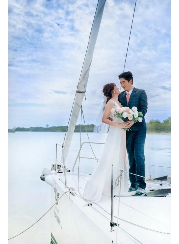 蕾絲雪紡細折紋及地長禮服 by Khieng ATELIER / COUTURE