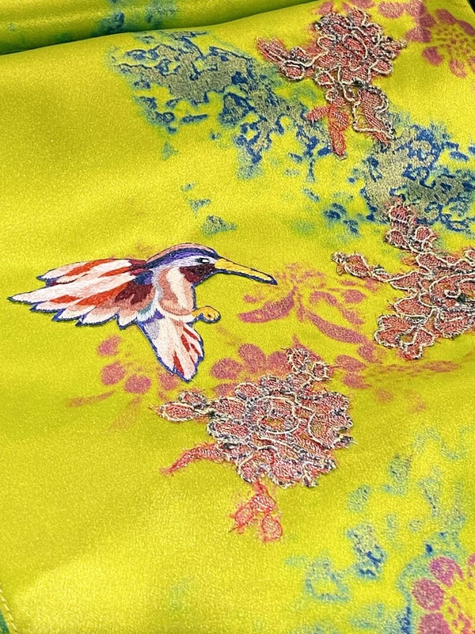 綠金色綴蕾絲京繡蜂鳥絲巾