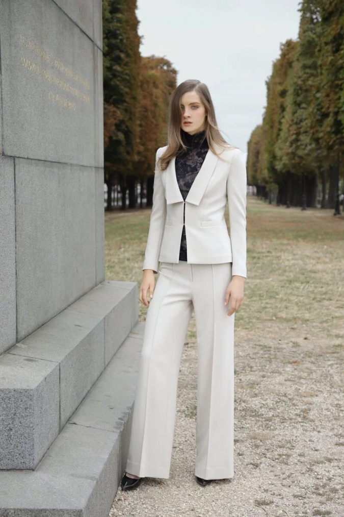 杜樂麗 Jardin des Tuileries Colle-方領商務外套 / 不對稱半透明蕾絲上衣 / 寬直筒商務長褲