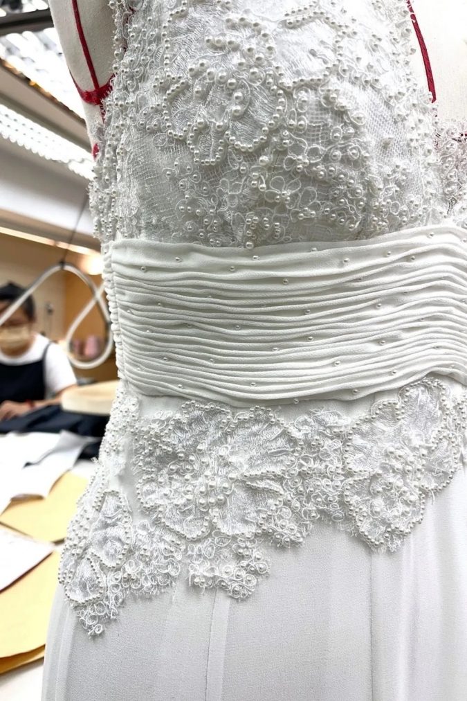 蕾絲雪紡細折紋及地長禮服 by Khieng ATELIER / COUTURE